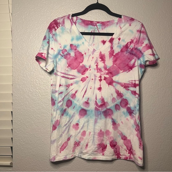 Amazon Essentials Women's Tech Stretch Short-Sleeve V-Neck T-Shirt Tie Dye Sz L - Picture 1 of 5